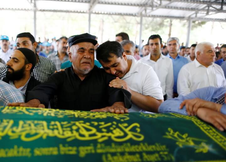 Relatives of Kumri Ilter, one of the victims of Saturday's suicide bombing at a wedding, mourn during her funeral ceremony in southeastern city of Gaziantep, Turkey, August 22, 2016. REUTERS/Osman Orsal.