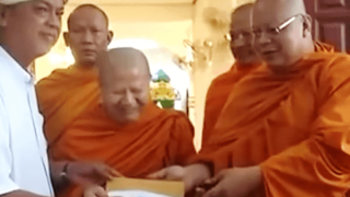 สุดตื้นตันใจ! คณะสงฆ์อยุธยา นำสิ่งของช่วยเหลือครอบครัวมุสลิมเรือล่ม