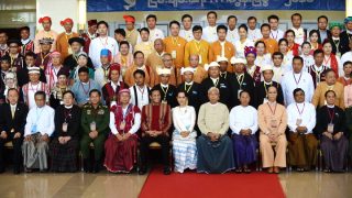 “ซูจี” เปิดประชุมปางโหลง เรียกร้องชาติพันธุ์เอาชนะความแตกต่างเพื่อไปสู่สันติภาพ