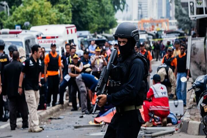 jakarta-indonesia-attack-jan-14-2016-2-civilians-killed-including-canadian-720x480