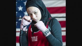 วัยรุ่นมุสลิมมินนิโซตาสวมใส่ฮิญาบชนะการแข่งขันชกมวย USA Boxing