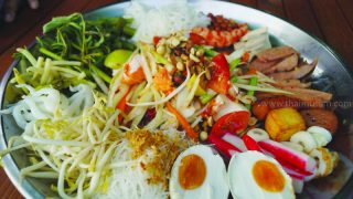 มิสเตอร์บัง ส้มตำถาด รสชาตจี๊ดจ๊าด ปริมาณคุ้มค่าในราคาบ้านๆ