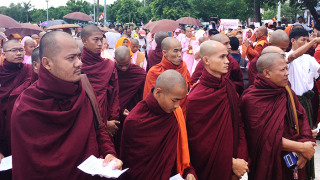 กลุ่มชาตินิยมในพม่าประท้วงเดือด อ้างรมต.เข้าข้างศาสนาอิสลาม