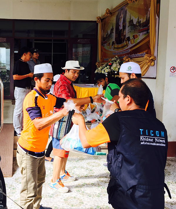 คนไทยไม่ทิ้งกัน!! สหกรณ์อิสลามทั่วประเทศ- องค์กรเครือข่ายมุสลิม ร่วมช่วยผู้ประสบภัยน้ำท่วมภาคอีสาน