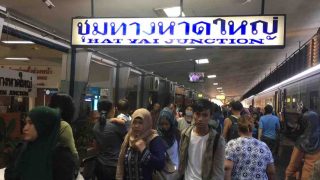 สถานีรถไฟชุมทางหาดใหญ่คึกคัก พี่น้องมุสลิม3จังหวัดแห่กลับบ้านเตรียมฉลองอีดอัฎฮา