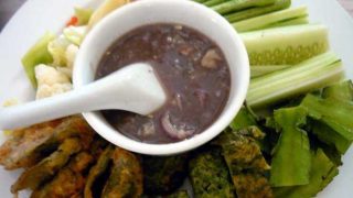 อาหารพื้นบ้าน–อาหารไทย และ “ความเป็นไทย”