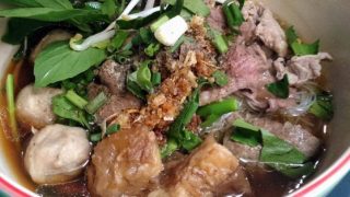 ร้านตะหลิวบิน ปรีดีซอย 2 สุเหร่าบางมะเขือ ร้านมุสลิมที่ไม่หยุดพัฒนาเมนูอาหาร
