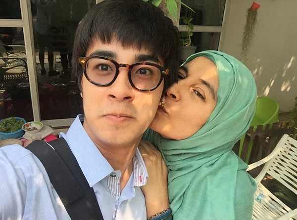ภาพน่ารัก ครอบครัว ฟีฟ่า เปรมอนันต์ หนุ่มหล่อมุสลิมจากแดนอีสาน