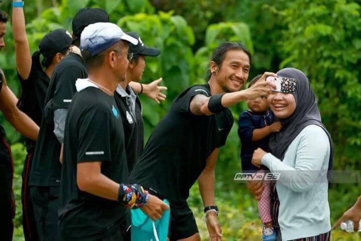 ภาพตูน บอดี้สแลม กับรอยยิ้มคนใน 3 จังหวัดชายแดนใต้ ประวัติศาสตร์ที่ต้องจาลึก!