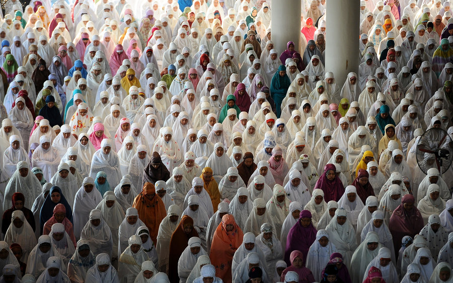 indonesia-muslims-getty_custom-f6df86e061ef12f90431cd28e3c192e9f099884b-s900-c85
