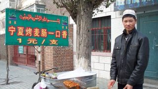 หนิงเซี๊ยะเปลี่ยนป้ายฮาลาลมาใช้อักษร ‘พินอิน – pinyin’ หลังพรรคคอมมิวนิสต์เพ่งเล็งอาหรับนิยม