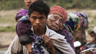 ชาวเมียนมาอพยพหนีการสู้รบรอบใหม่ในรัฐกะฉิ่น