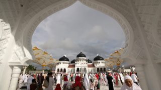 มัสยิดในอินโดนีเซีย ผลักดันโครงการรอมฎอนต่อต้านการใช้พลาสติก