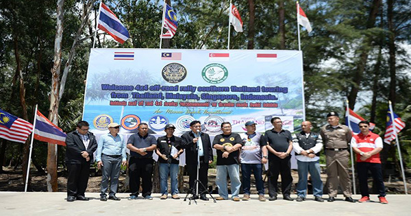 มุสลิม 4 ชาติร่วมขอดุอาอ์ให้ 13 ชีวิตติดถ้ำปลอดภัย