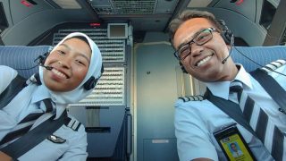 ความรักของพ่อ-ย้ายสายการบินเพื่อได้บินร่วมกับลูกสาวที่รัก