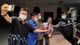 ‘สามารถ’ ร่วมทีม ละหมาดวันศุกร์ที่ศูนย์กลางฯไม่สนคำสั่งห้ามจุฬาฯ-เอกรินทร์ร่วม